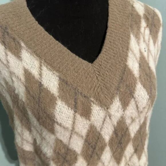 William Rast Cropped Knit Sweater Vest – V-Neck Classic Style - Picture 6 of 6